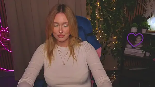 Snapshot of VickieHubbard chatting on 18, 12, 2025 VickieHubbard online show from 18, 12, 2025