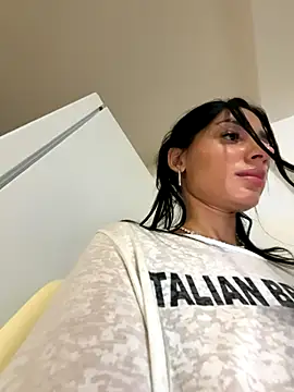 Snapshot of VickyM99 chatting on 4, 11, 2025 VickyM99 online show from 4, 11, 2025