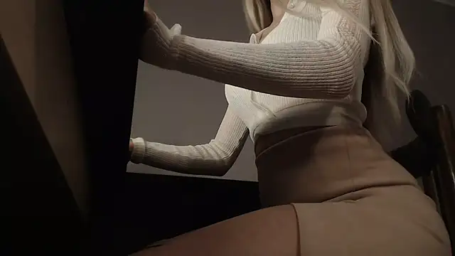 Snapshot of charm__me chatting on 7, 2, 2026 charm me online show from 7, 2, 2026