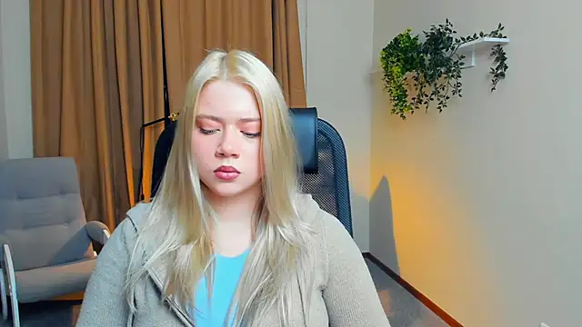 Snapshot of MichelinaRiff chatting on 4, 11, 2025 MichelinaRiff online show from 4, 11, 2025