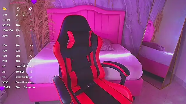 Snapshot of sarahrousse_ chatting on 3, 11, 2025 sarahrousse  online show from 3, 11, 2025