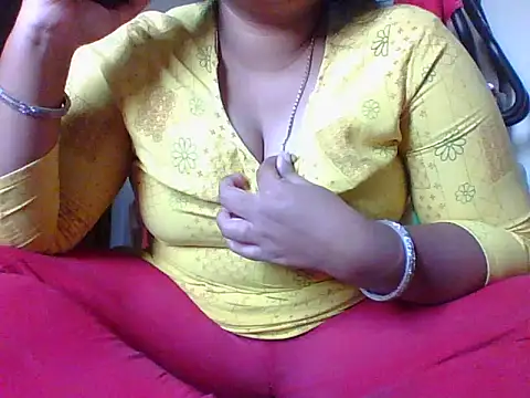Snapshot of Mathi_cam chatting on 5, 12, 2025 Mathi cam online show from 5, 12, 2025