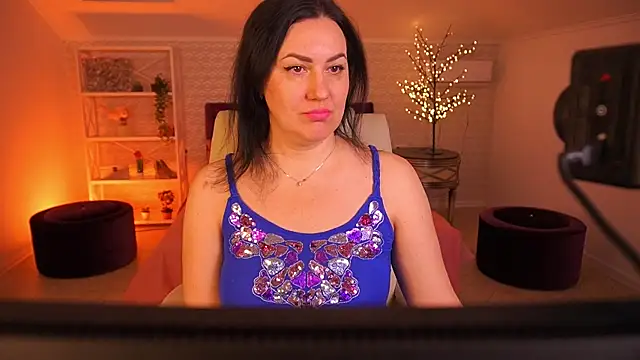 VelvetLuck online show from 15, 4, 2026