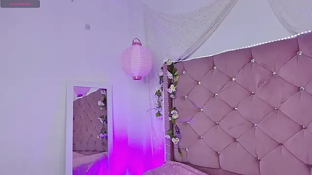 Snapshot of lauxury_ chatting on 12, 11, 2025 lauxury online show from 12, 11, 2025