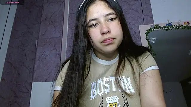 Snapshot of lauxury_ chatting on 15, 12, 2025 lauxury online show from 15, 12, 2025