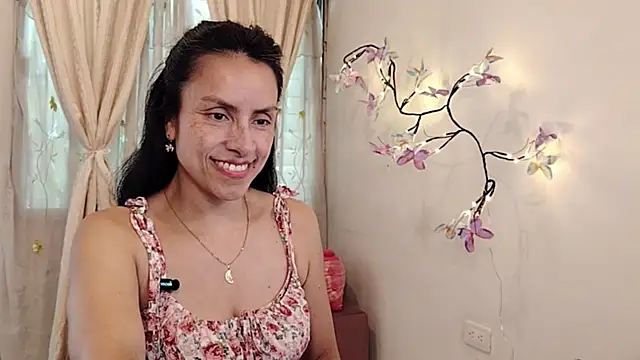 Snapshot of Bella_Exhibition chatting on 9, 5, 2026 Bella Exhibition online show from 9, 5, 2026