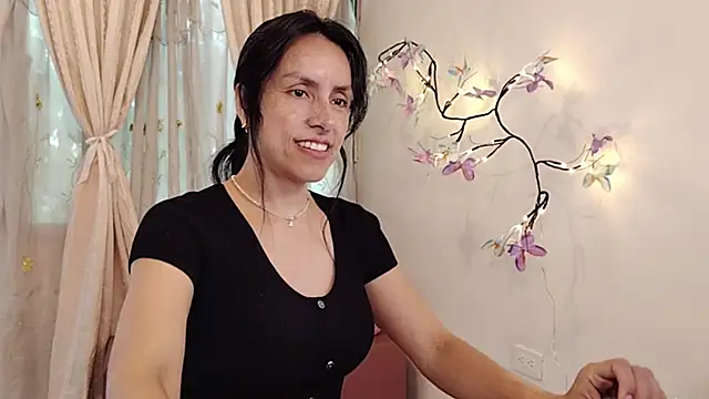 Snapshot of Bella_Exhibition chatting on 14, 5, 2026 Bella Exhibition online show from 14, 5, 2026