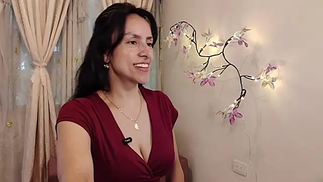 Snapshot of Bella_Exhibition chatting on 16, 5, 2026 Bella Exhibition online show from 16, 5, 2026