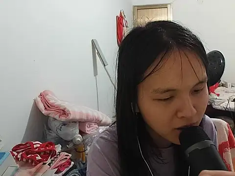 Snapshot of RebelAura chatting on 2, 7, 2026 RebelAura online show from 2, 7, 2026