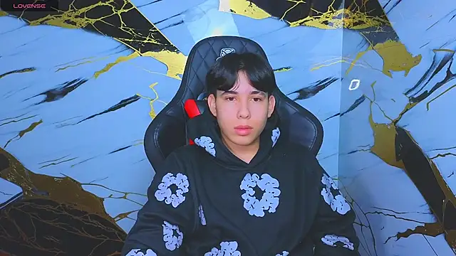 Suarezz10  online show from 6, 11, 2025