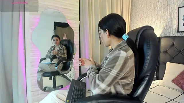 Snapshot of valentina__desire chatting on 30, 5, 2026 valentina desire online show from 30, 5, 2026