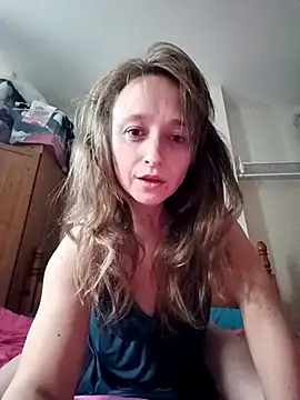 Snapshot of HotMommaCR chatting on 4, 12, 2025 HotMommaCR online show from 4, 12, 2025