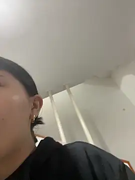 Snapshot of violettabond chatting on 16, 12, 2025 violettabond online show from 16, 12, 2025