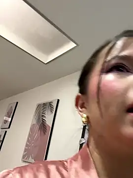 Snapshot of violettabond chatting on 8, 1, 2026 violettabond online show from 8, 1, 2026