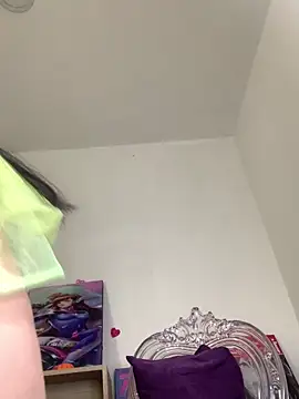 Snapshot of violettabond chatting on 17, 3, 2026 violettabond online show from 17, 3, 2026