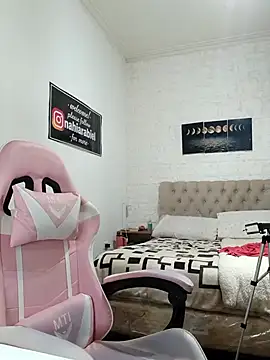 nahiarabiel33 online show from 12, 4, 2026