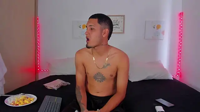 Snapshot of Miia__Jonees chatting on 21, 12, 2025 Miia Jonees online show from 21, 12, 2025