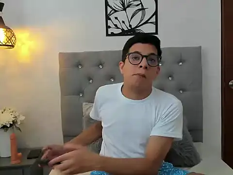 Snapshot of LucaDave_1 chatting on 7, 11, 2025 LucaDave 1 online show from 7, 11, 2025