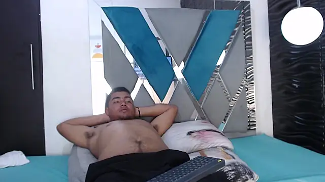 Naty And Maxx online show from 13, 12, 2025