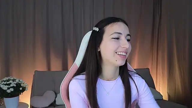 Snapshot of LeslieStein chatting on 6, 11, 2025 LeslieStein online show from 6, 11, 2025