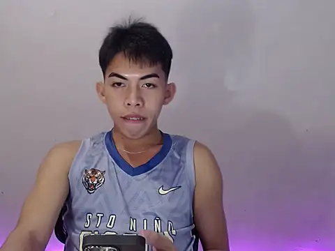 Snapshot of Urhotsilverboy chatting on 4, 5, 2026 Urhotsilverboy online show from 4, 5, 2026