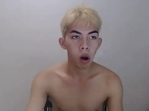Snapshot of Urhotsilverboy chatting on 20, 5, 2026 Urhotsilverboy online show from 20, 5, 2026