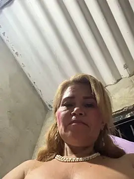 Snapshot of dirty_mother3 chatting on 15, 12, 2025 dirty mother3 online show from 15, 12, 2025