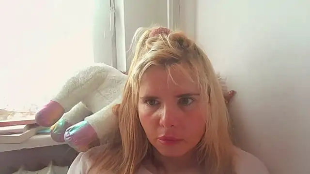 Snapshot of HornyElena chatting on 14, 6, 2026 HornyElena online show from 14, 6, 2026