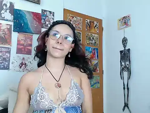 Snapshot of kiaralenon chatting on 7, 11, 2025 kiaralenon online show from 7, 11, 2025