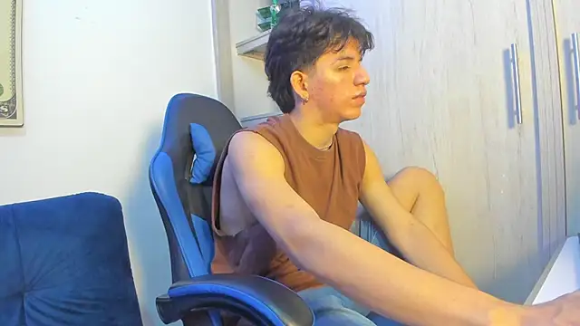 Snapshot of fredd_cs chatting on 13, 11, 2025 fredd cs online show from 13, 11, 2025