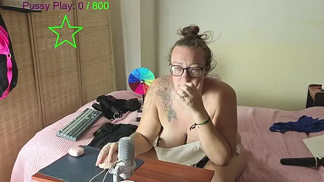 Snapshot of JadeStarUK chatting on 24, 4, 2026 JadeStarUK online show from 24, 4, 2026