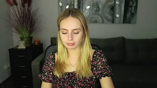 Snapshot of Tina_Jonesi chatting on 8, 11, 2025 Tina Jonesi online show from 8, 11, 2025