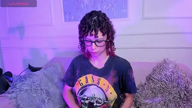 Snapshot of AliceMadnes chatting on 11, 2, 2026 AliceMadnes online show from 11, 2, 2026