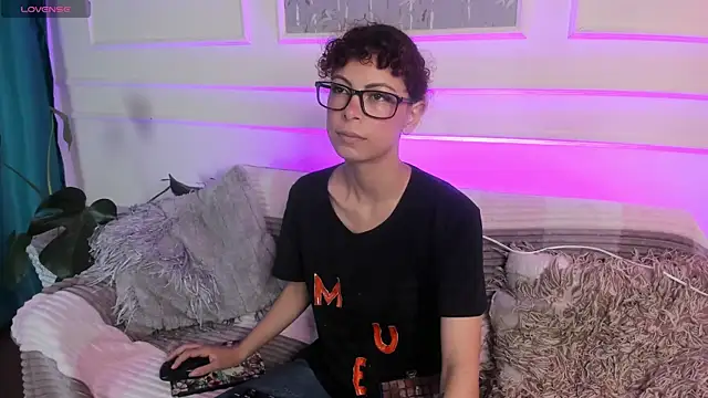 Snapshot of AliceMadnes chatting on 15, 2, 2026 AliceMadnes online show from 15, 2, 2026