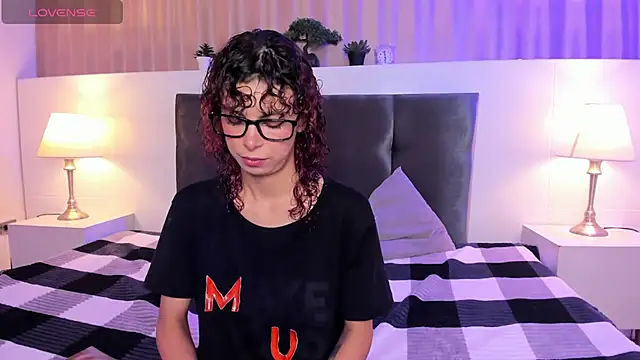 Snapshot of AliceMadnes chatting on 27, 2, 2026 AliceMadnes online show from 27, 2, 2026