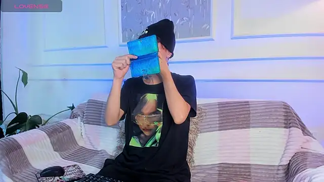 Snapshot of AliceMadnes chatting on 1, 3, 2026 AliceMadnes online show from 1, 3, 2026