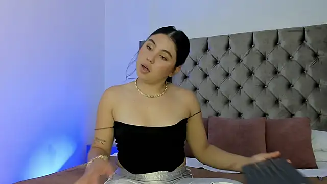 NikkiBotero online show from 26, 11, 2025