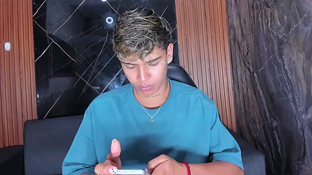 Timmy Kiing  online show from 3, 12, 2025