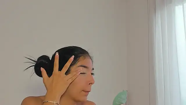 Snapshot of lunnarosse chatting on 23, 11, 2025 lunnarosse online show from 23, 11, 2025