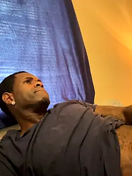 CrookedBeaut online show from 4, 12, 2025