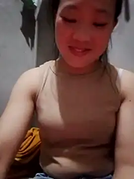 Snapshot of Yumiik2kk chatting on 17, 11, 2025 Yumiik2kk online show from 17, 11, 2025