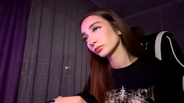 HollyPaw online show from 8, 11, 2025