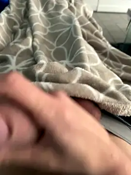 groschibre40100 online show from 17, 12, 2025