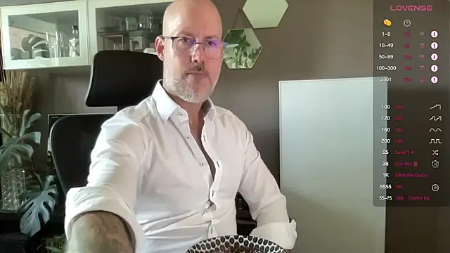 Snapshot of the_new_fit_rubinho chatting on 21, 5, 2026 the new fit rubinho online show from 21, 5, 2026