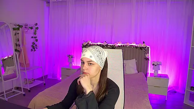 Snapshot of FrancescaCavaliere chatting on 5, 5, 2026 FrancescaCavaliere online show from 5, 5, 2026