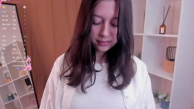 Snapshot of ColetteNeary chatting on 4, 12, 2025 ColetteNeary online show from 4, 12, 2025