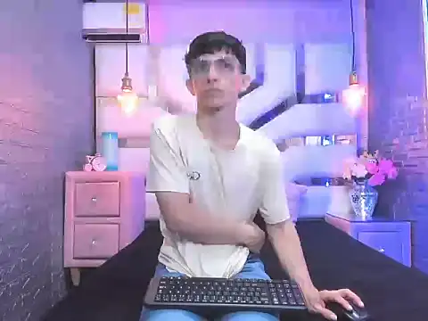 ElanGiraldo online show from 12, 4, 2026