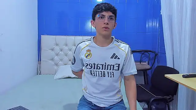 Snapshot of ElanGiraldo chatting on 20, 6, 2026 ElanGiraldo online show from 20, 6, 2026