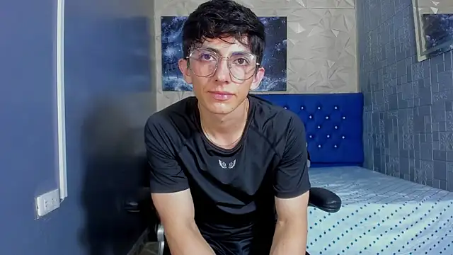 Snapshot of ElanGiraldo chatting on 7, 7, 2026 ElanGiraldo online show from 7, 7, 2026