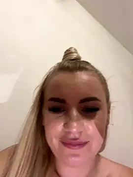 Snapshot of RuxyCatrina chatting on 13, 11, 2025 RuxyCatrina online show from 13, 11, 2025